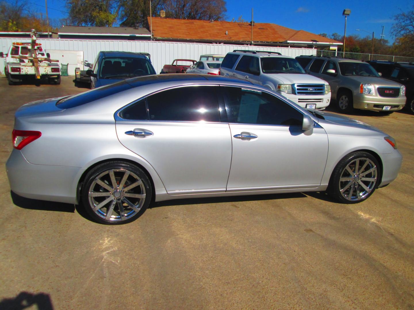 2007 SILVER Lexus ES 350 (JTHBJ46G172) , located at 1815 NE 28th St., Fort Worth, TX, 76106, (817) 625-6251, 32.795582, -97.333069 - Photo#3